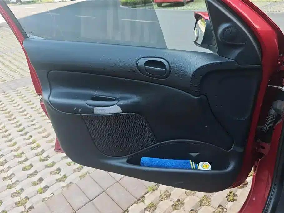 Peugeot 207 2011 Hatchback 1.4L Manual Comfort Edition — миниатюра 7