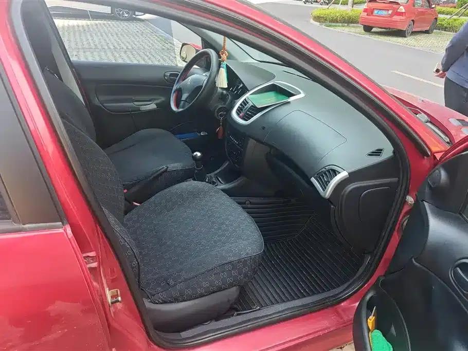 Peugeot 207 2011 Hatchback 1.4L Manual Comfort Edition — миниатюра 8