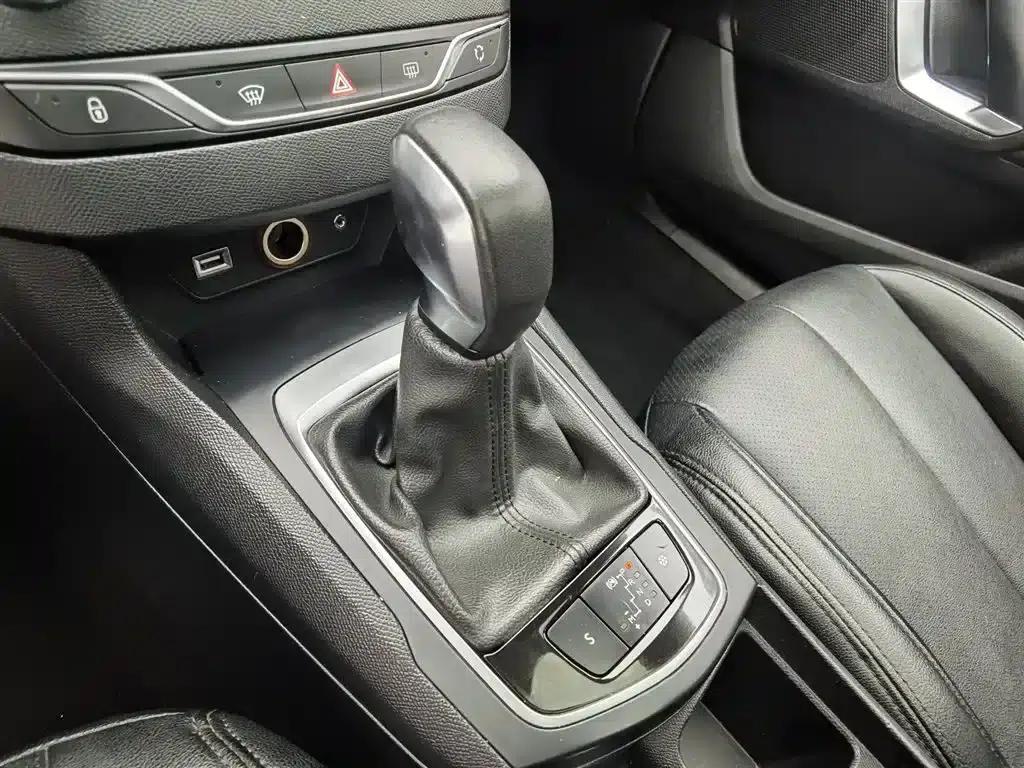 Peugeot 308S 2015 1.2T Automatic Sporty Edition — миниатюра 13