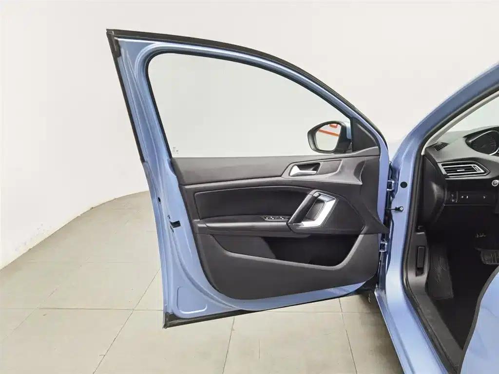 Peugeot 308S 2015 1.2T Automatic Sporty Edition — миниатюра 8