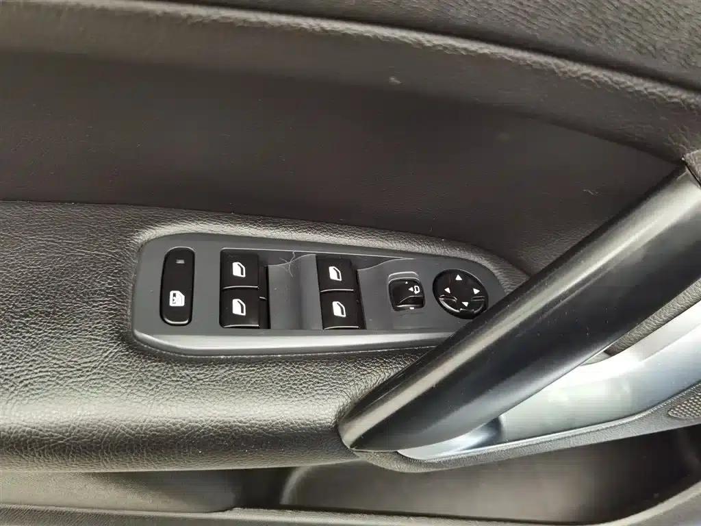 Peugeot 308S 2015 1.2T Automatic Sporty Edition — миниатюра 9