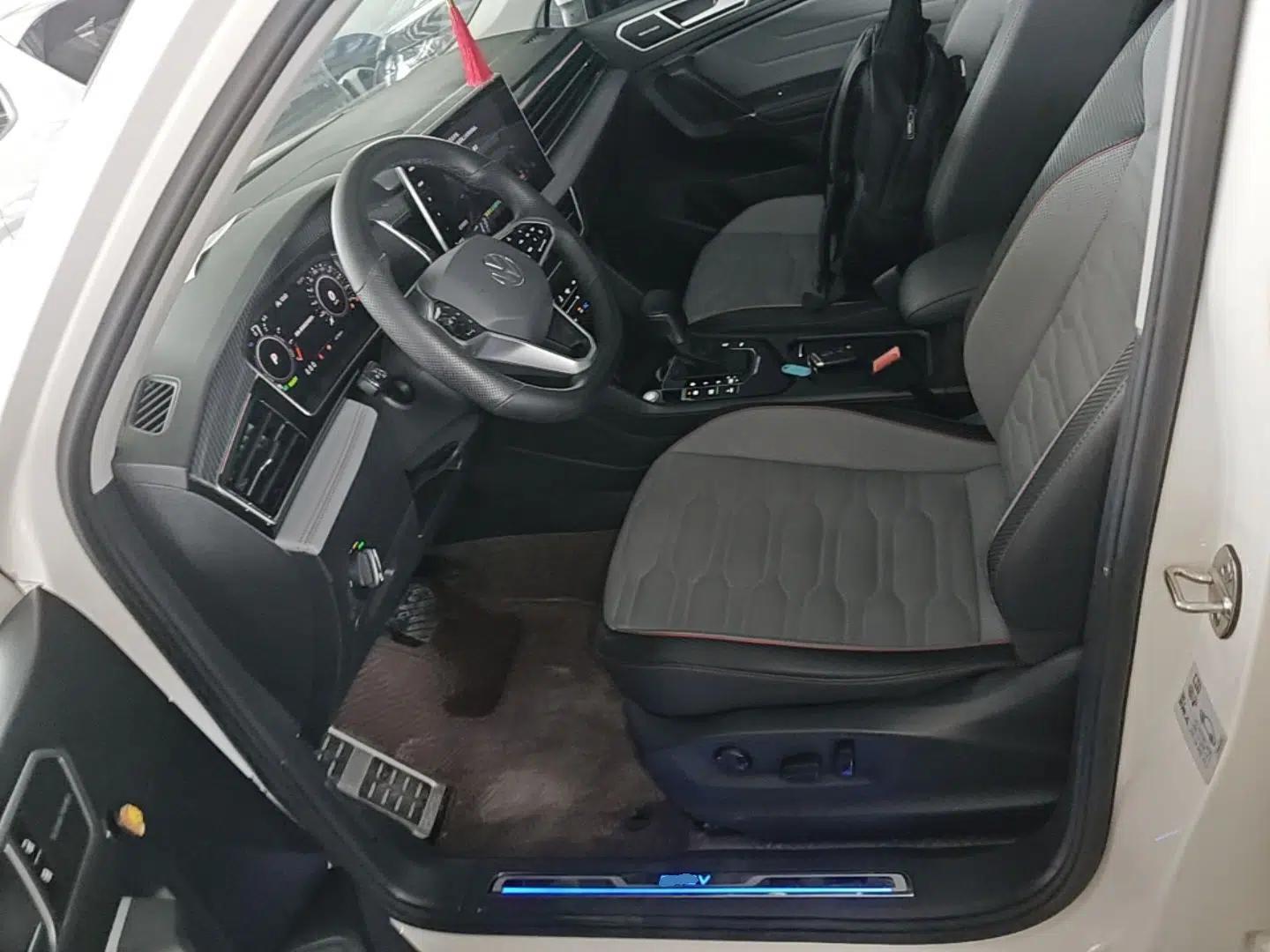 Volkswagen Tiguan L New Energy 2022 430 PHEV Plug-in Hybrid Flagship Edition — миниатюра 18