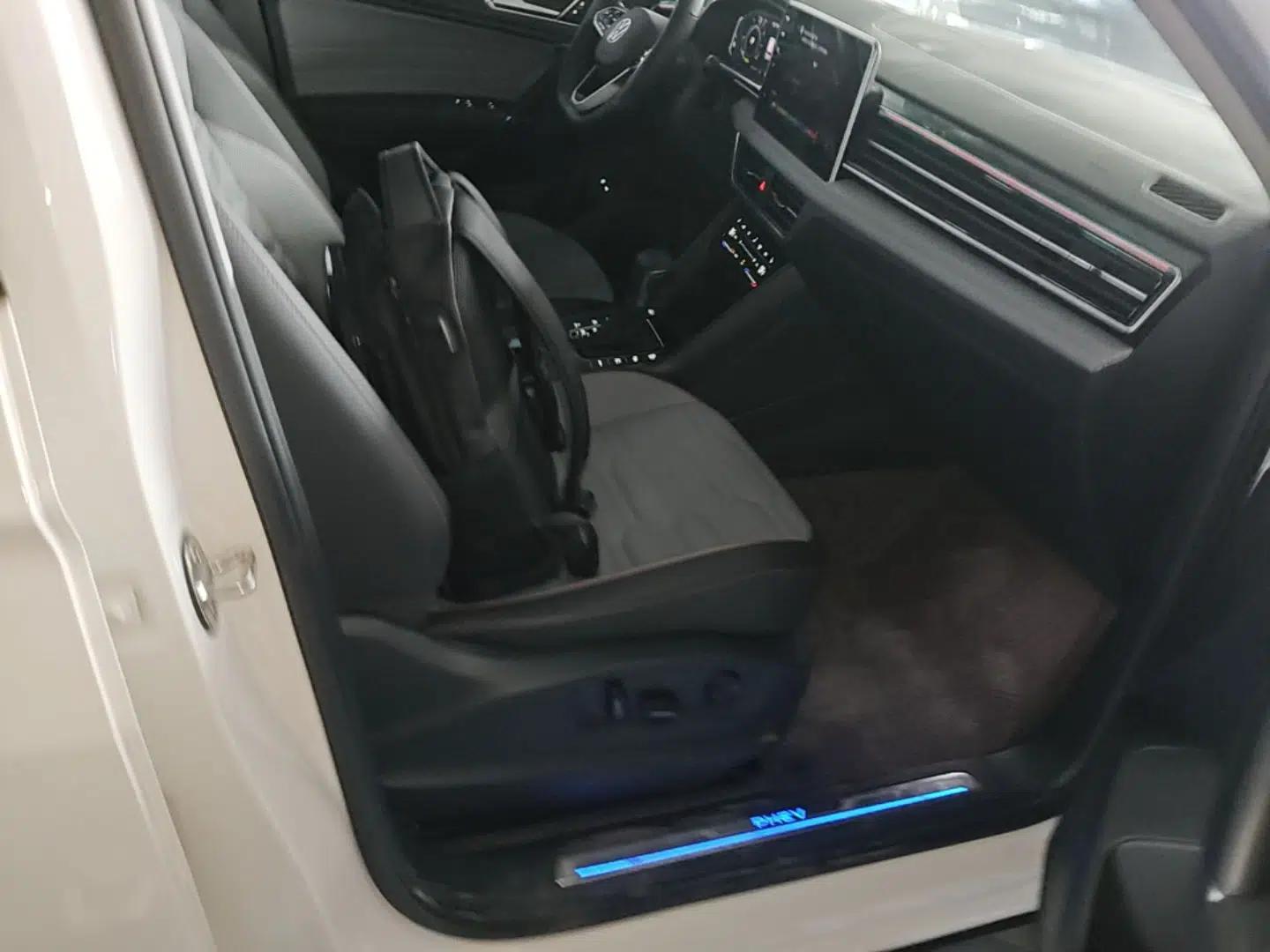 Volkswagen Tiguan L New Energy 2022 430 PHEV Plug-in Hybrid Flagship Edition — миниатюра 23
