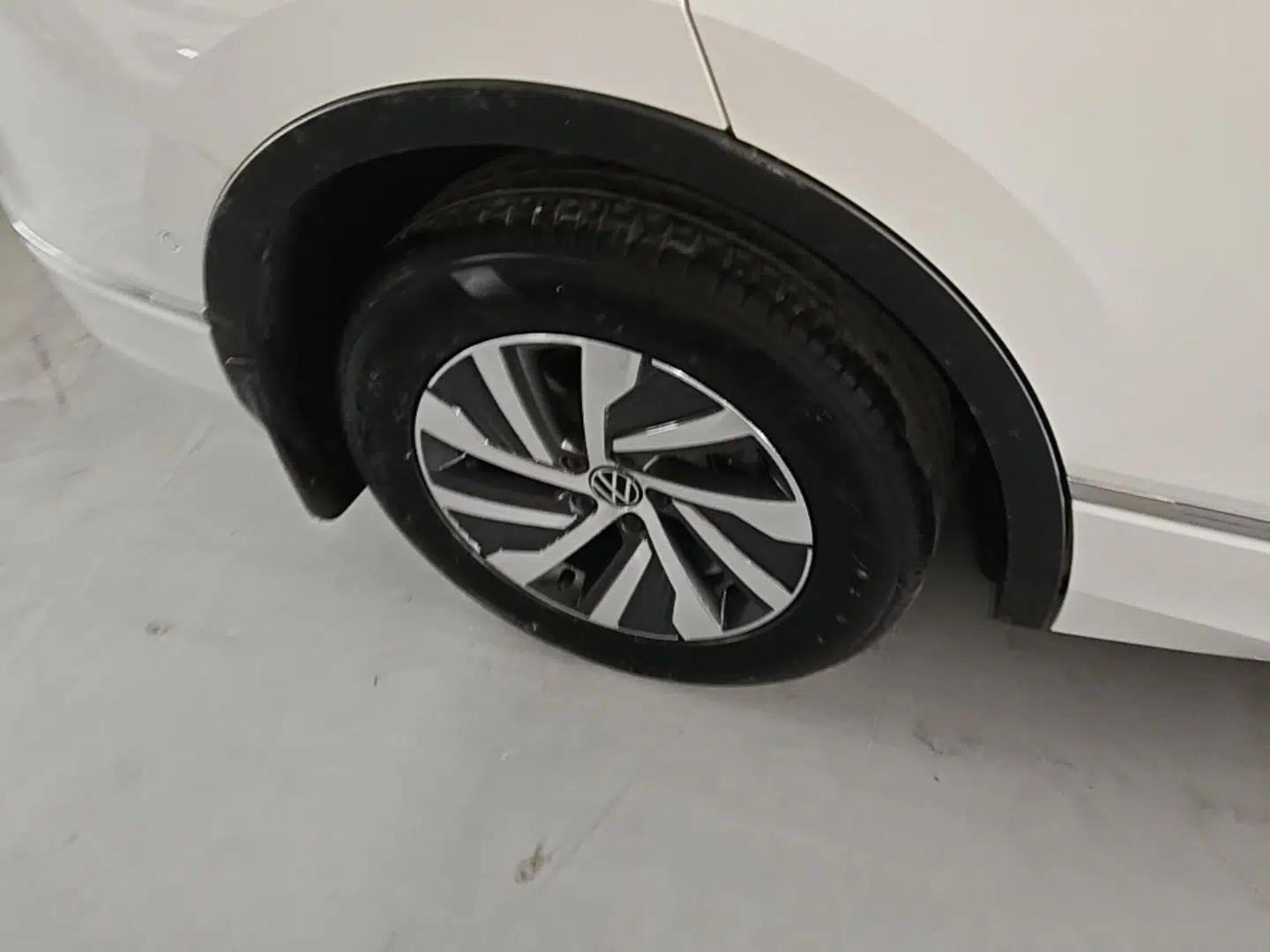 Volkswagen Tiguan L New Energy 2022 430 PHEV Plug-in Hybrid Flagship Edition — миниатюра 10