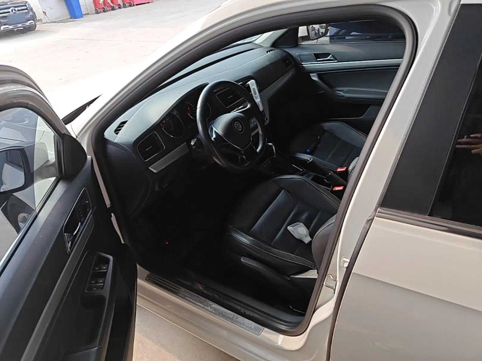 Volkswagen Gran Lavida 2015 230TSI DSG Comfort Edition — миниатюра 18