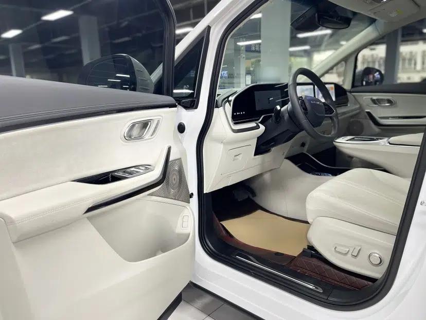 SAIC MAXUS Dajia 9 2024 Updated Version Super Hybrid Ultra-Long Range Forest Edition 7-Seater — миниатюра 10
