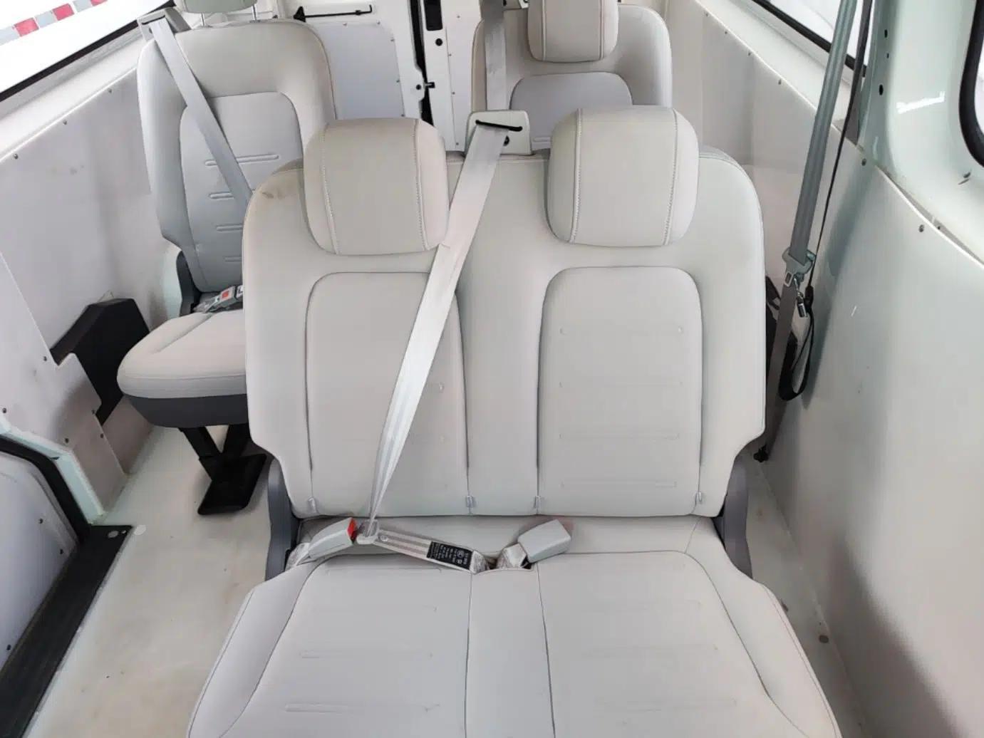 SAIC MAXUS Dana V1 2025 V1+ Long Wheelbase High-Roof Multi-Function Version (62 kWh) — миниатюра 20
