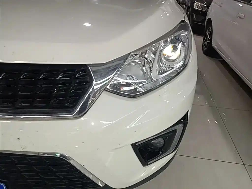 2016 Senova X35 1.5L Automatic Deluxe Edition — миниатюра 24