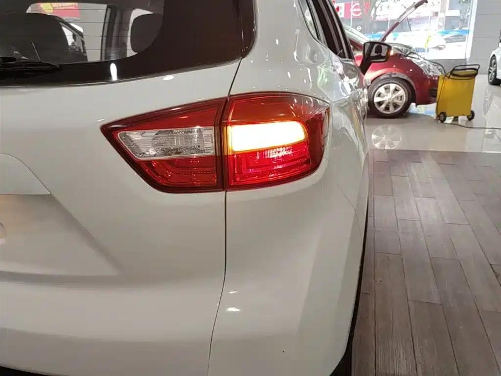 Changan CS15 2016 1.5L Automatic Deluxe Edition — миниатюра 8