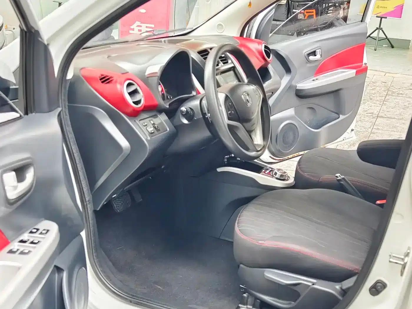 Benben 2015 1.4L IMT Sunroof Edition (National IV Emission Standard) — миниатюра 6