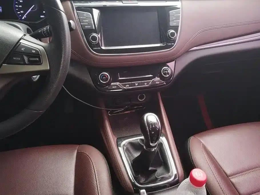 Lingxuan 2017 1.6L Manual Happiness Edition — миниатюра 15