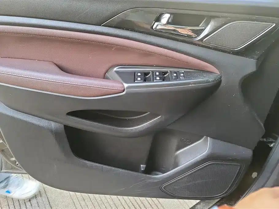 Lingxuan 2017 1.6L Manual Happiness Edition — миниатюра 6