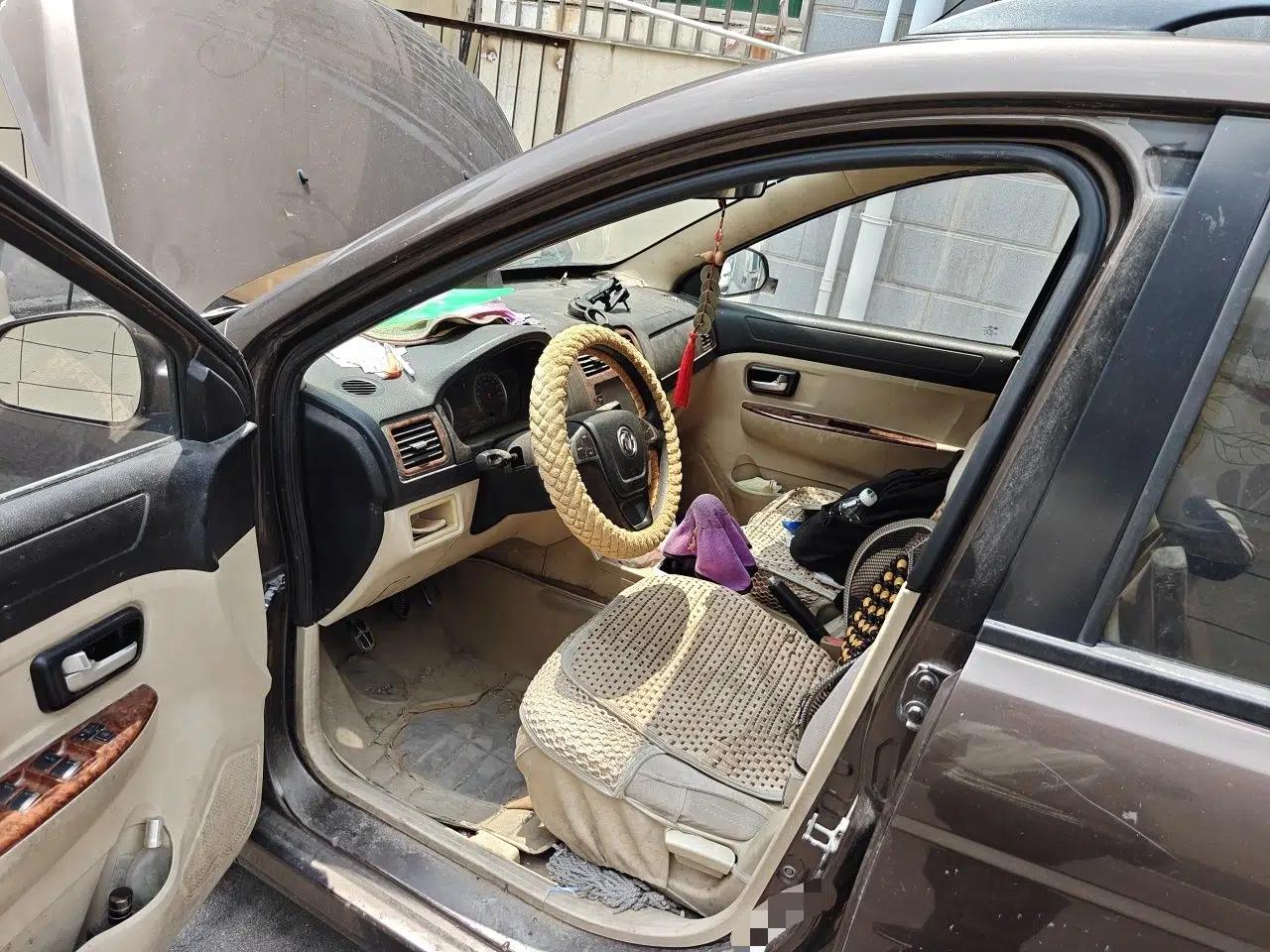 Dongfeng Fengon 330 2014 1.5L Manual Comfort Version DK15-02 — миниатюра 17