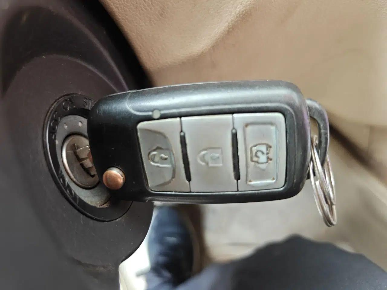 Dongfeng Fengon 330 2014 1.5L Manual Comfort Version DK15-02 — миниатюра 9