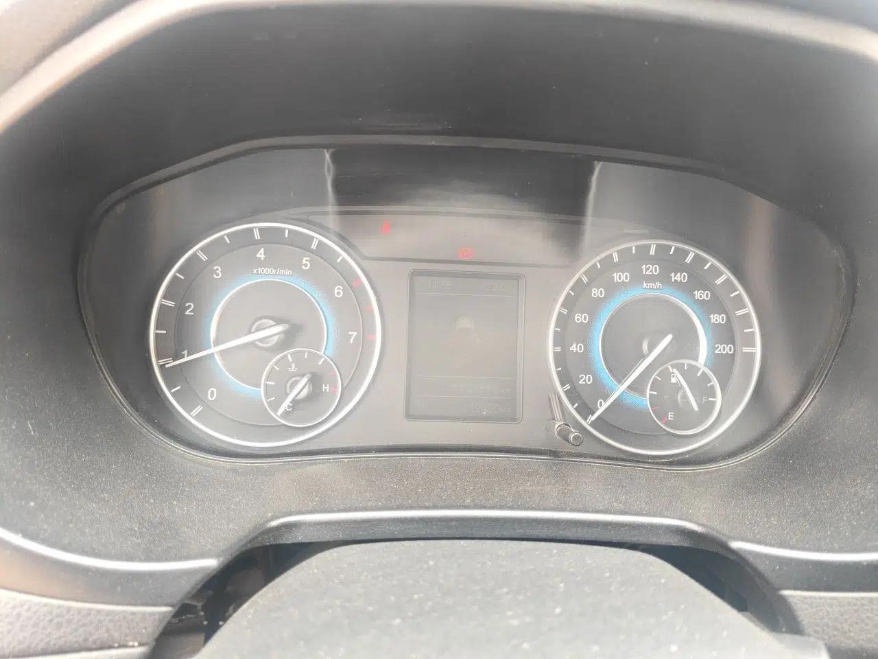 Dongfeng Fengon S560 2018 1.8L Manual Urban Model 5 Seats — миниатюра 12