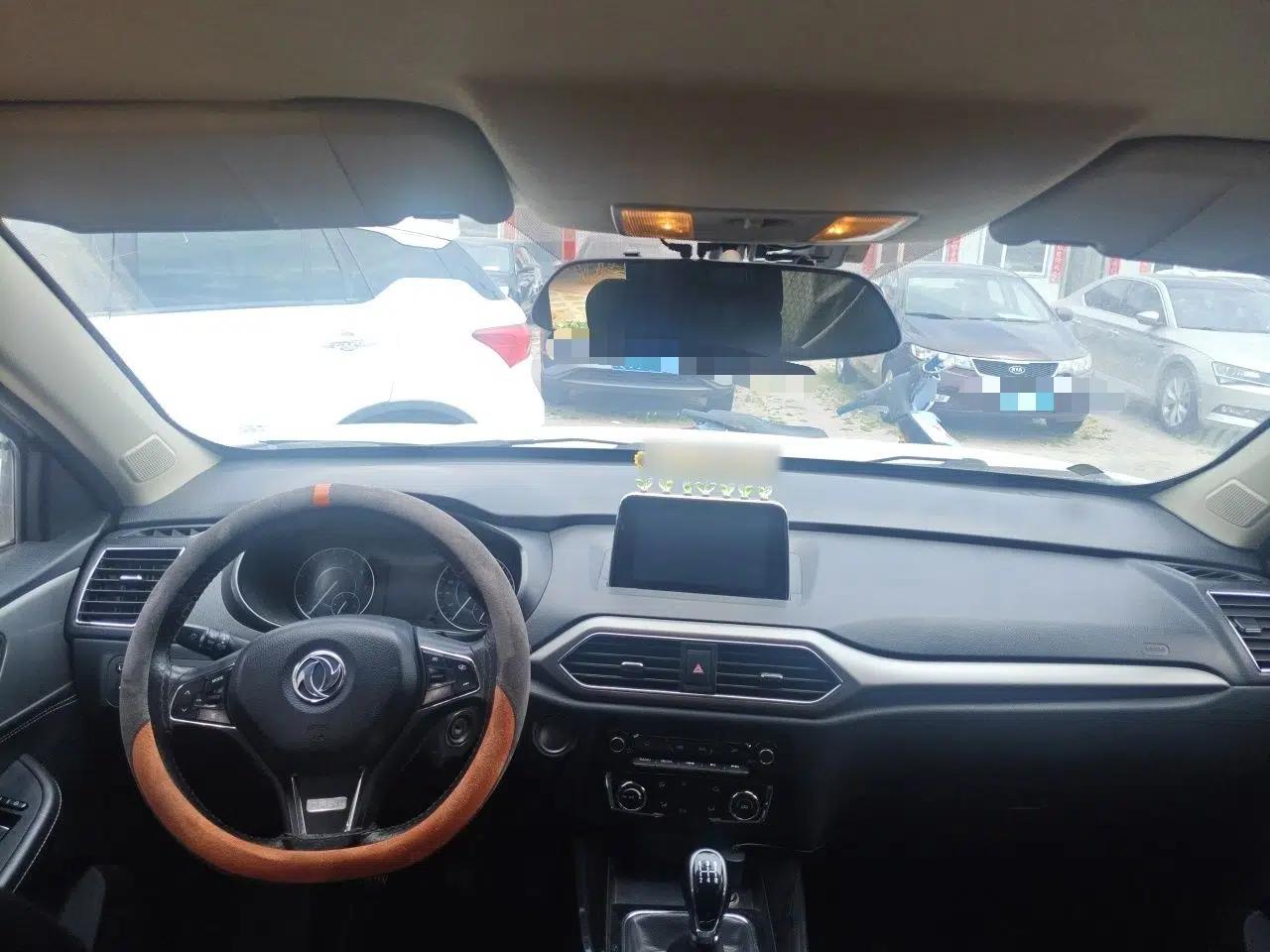 Dongfeng Fengon S560 2018 1.8L Manual Urban Model 5 Seats — миниатюра 10
