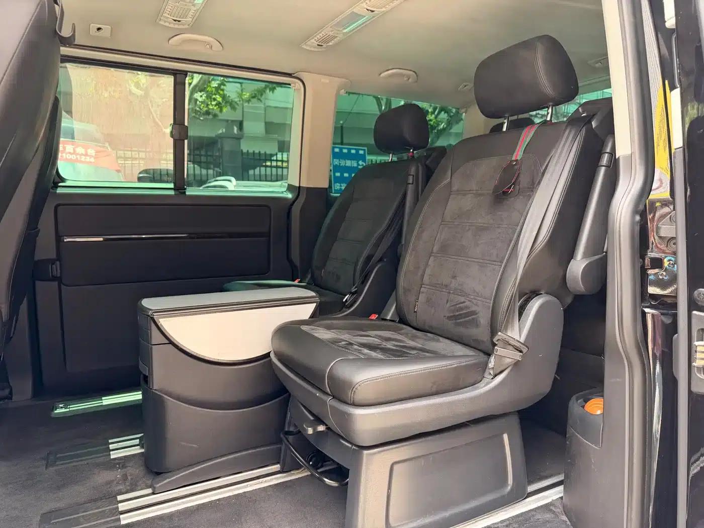 Multivan 2018 2.0TSI 4WD Premium Edition 7-Seater — миниатюра 12