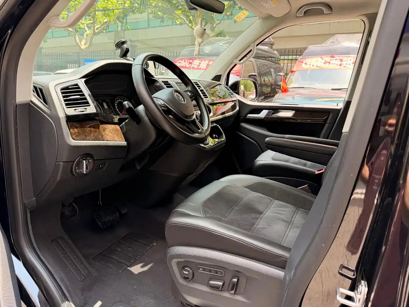 Multivan 2018 2.0TSI 4WD Premium Edition 7-Seater — миниатюра 13