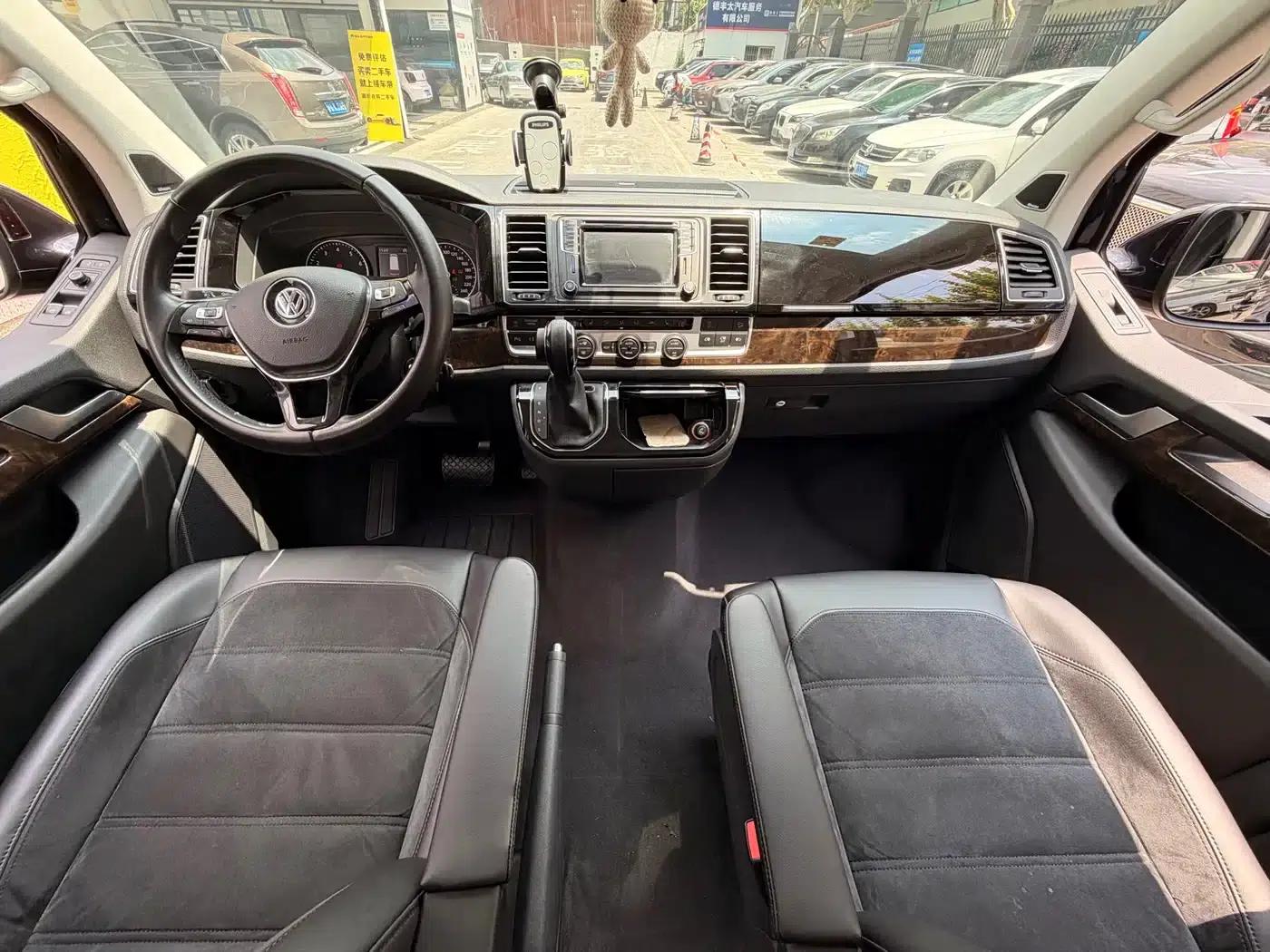 Multivan 2018 2.0TSI 4WD Premium Edition 7-Seater — миниатюра 15