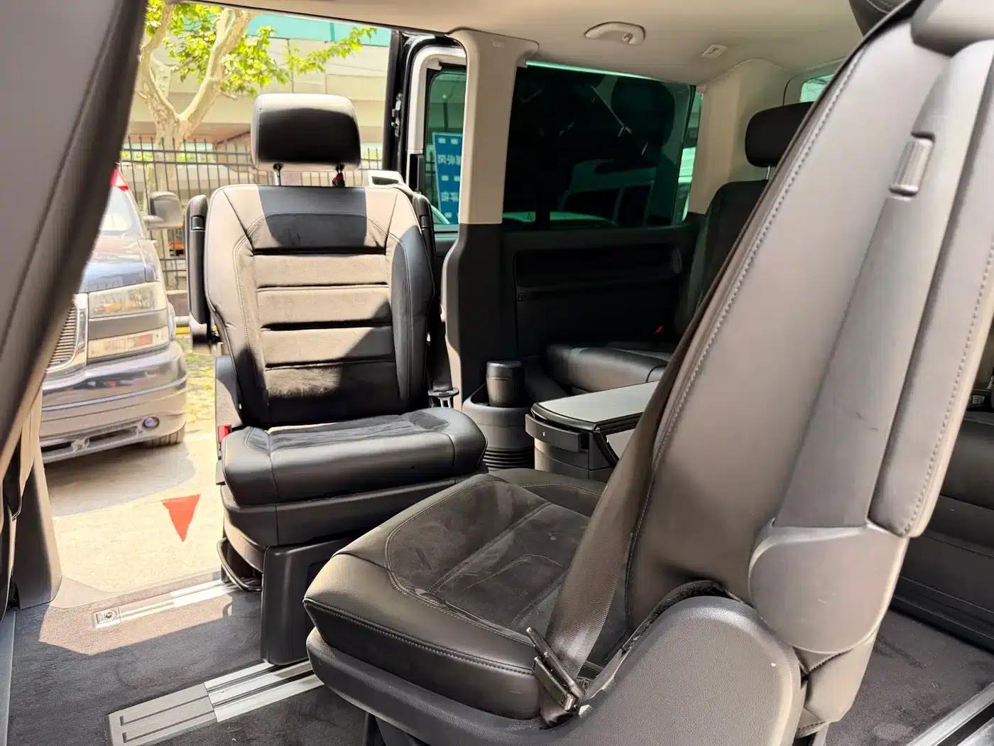 Multivan 2018 2.0TSI 4WD Premium Edition 7-Seater — миниатюра 16