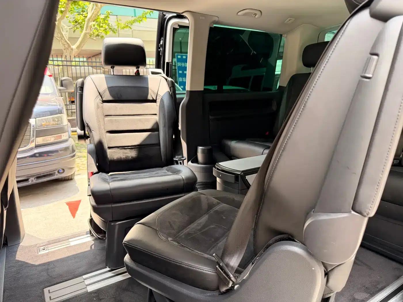 Multivan 2018 2.0TSI 4WD Premium Edition 7-Seater — миниатюра 17