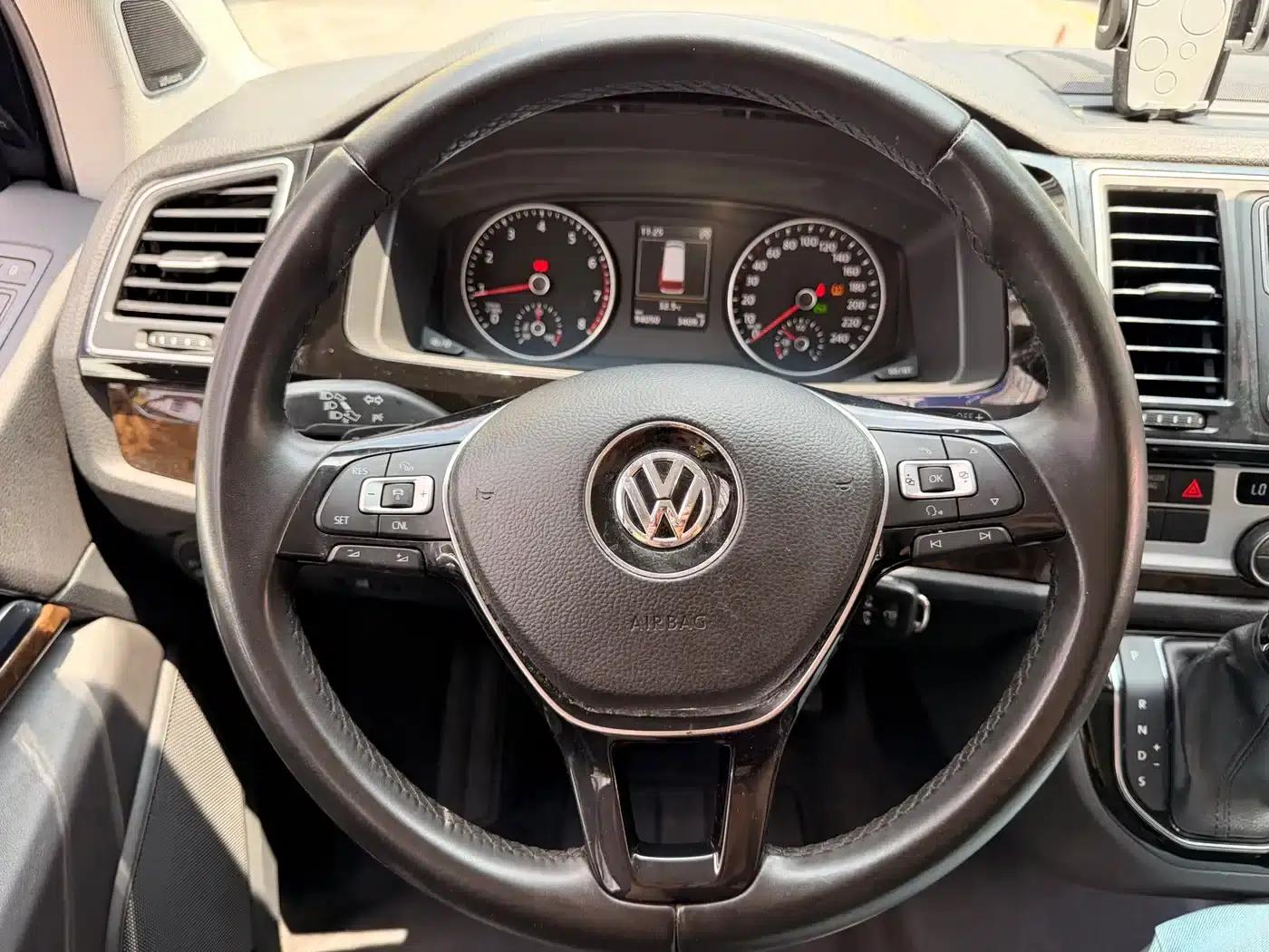 Multivan 2018 2.0TSI 4WD Premium Edition 7-Seater — миниатюра 19