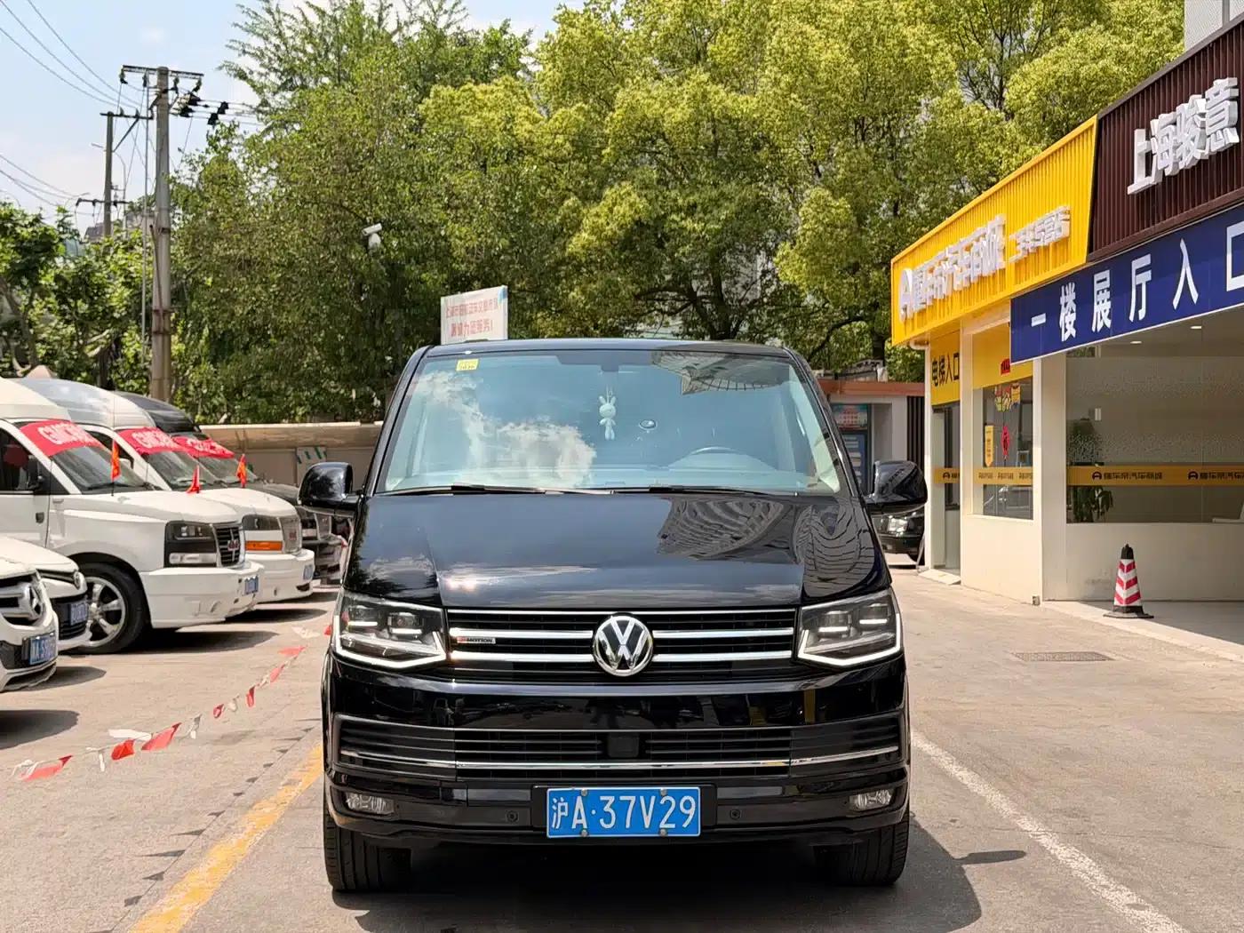Multivan 2018 2.0TSI 4WD Premium Edition 7-Seater — миниатюра 3
