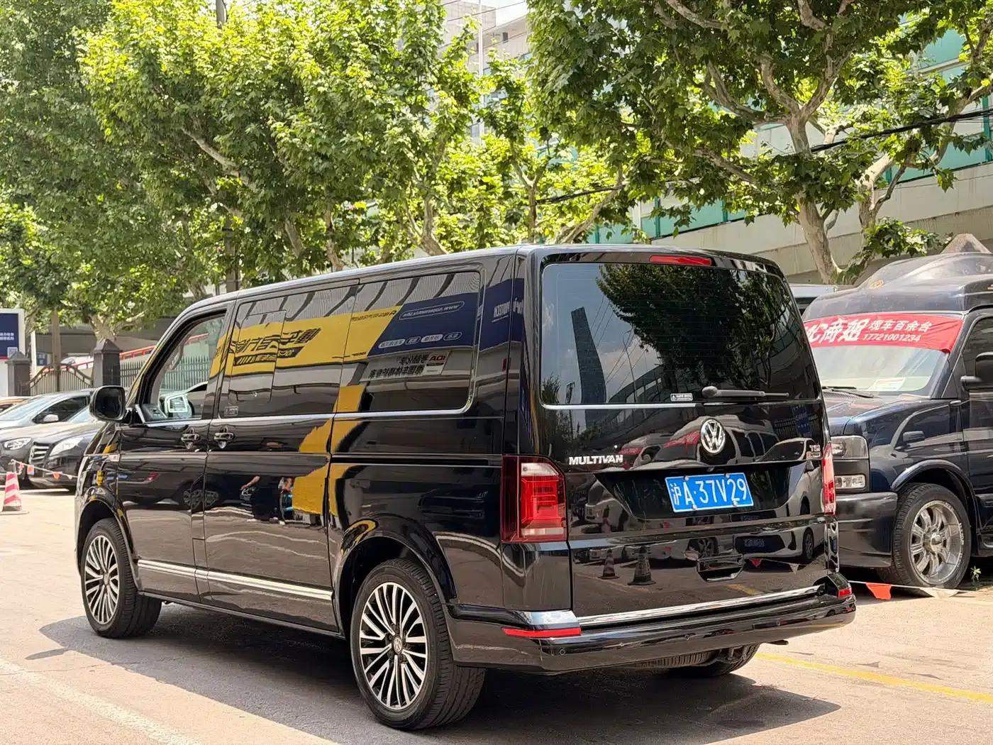 Multivan 2018 2.0TSI 4WD Premium Edition 7-Seater — миниатюра 4
