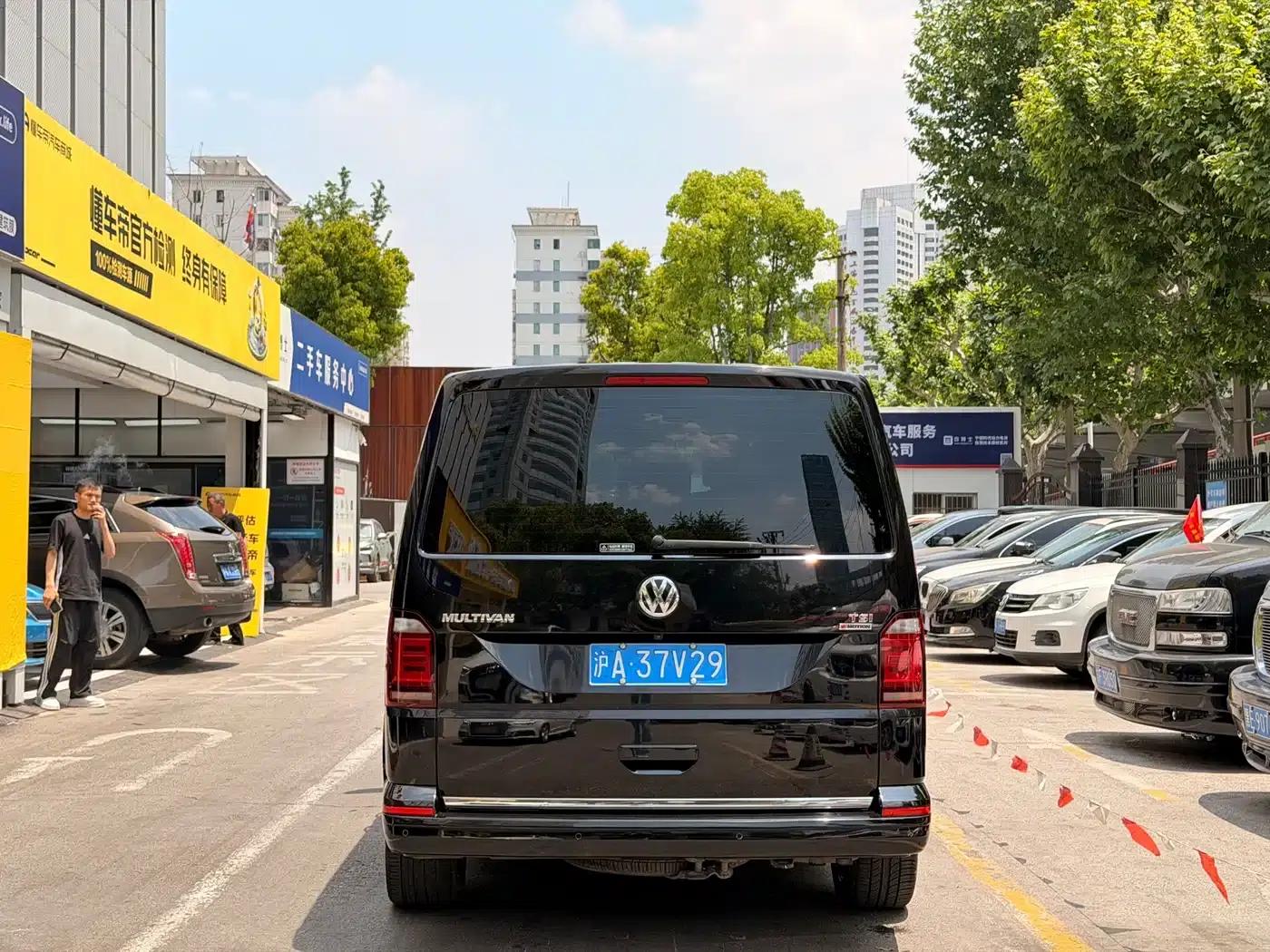 Multivan 2018 2.0TSI 4WD Premium Edition 7-Seater — миниатюра 5