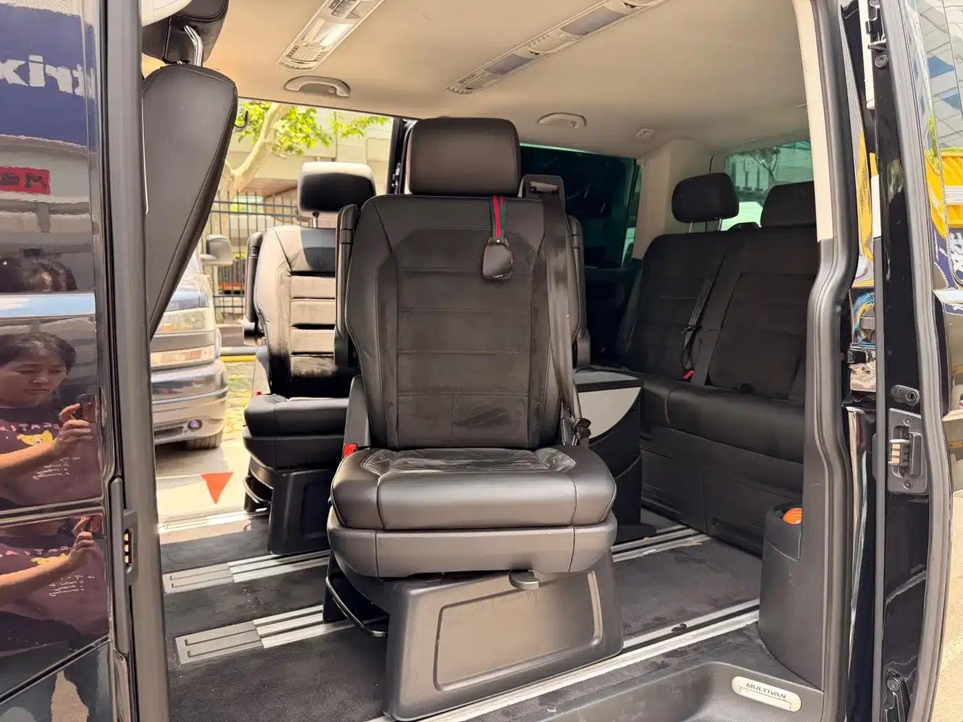 Multivan 2018 2.0TSI 4WD Premium Edition 7-Seater — миниатюра 6