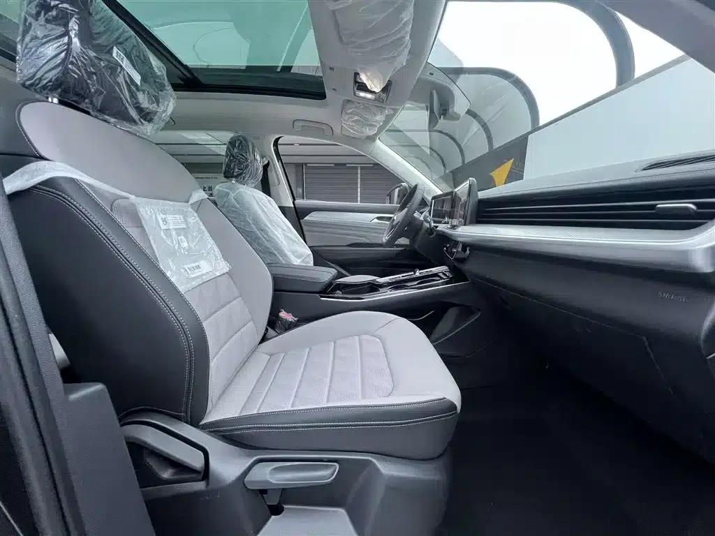 2025 Range Rover 330TSI Luxury Cruiser (Popular Edition) — миниатюра 18