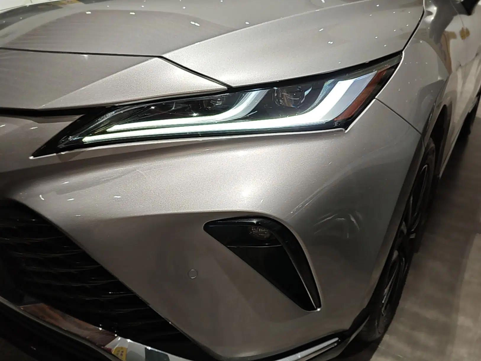 Toyota Venza 2022 2.0L CVT Four-Wheel Drive Supreme Edition — миниатюра 2