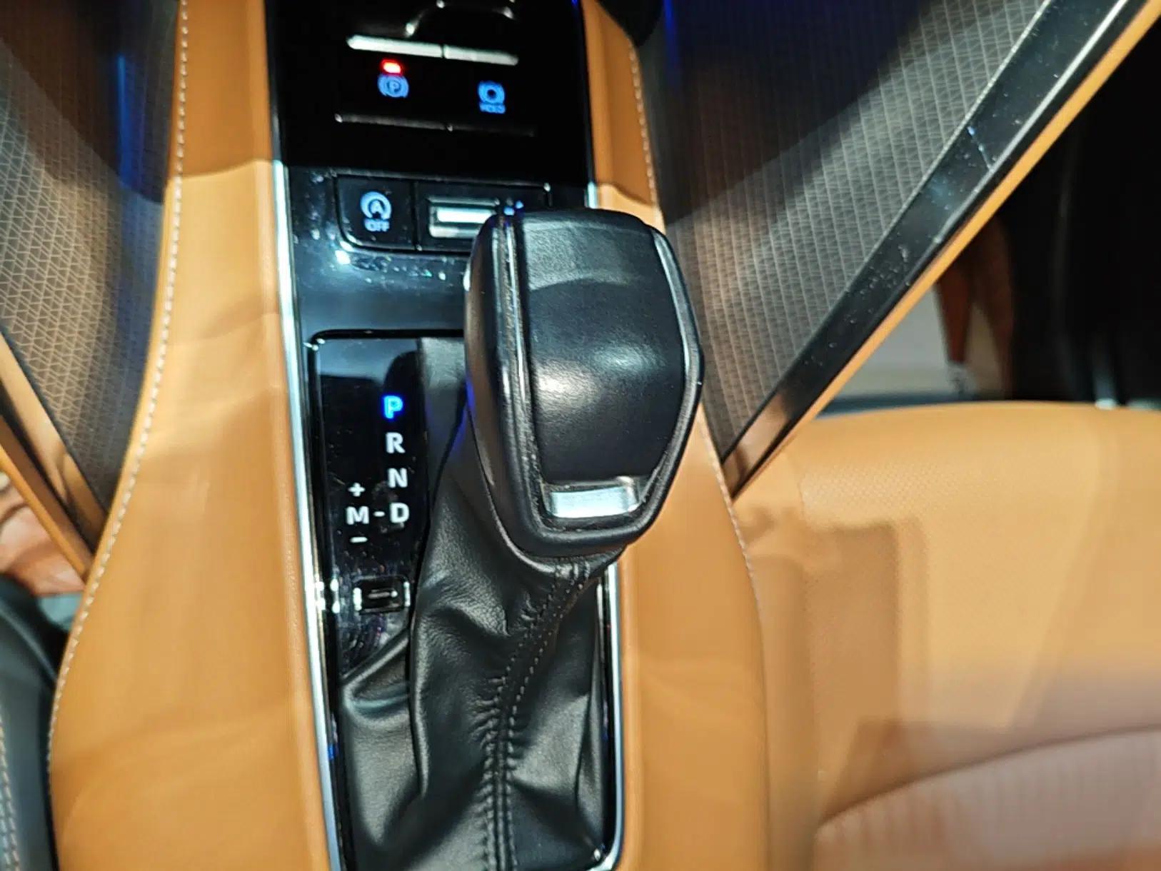 Toyota Venza 2022 2.0L CVT Four-Wheel Drive Supreme Edition — миниатюра 16