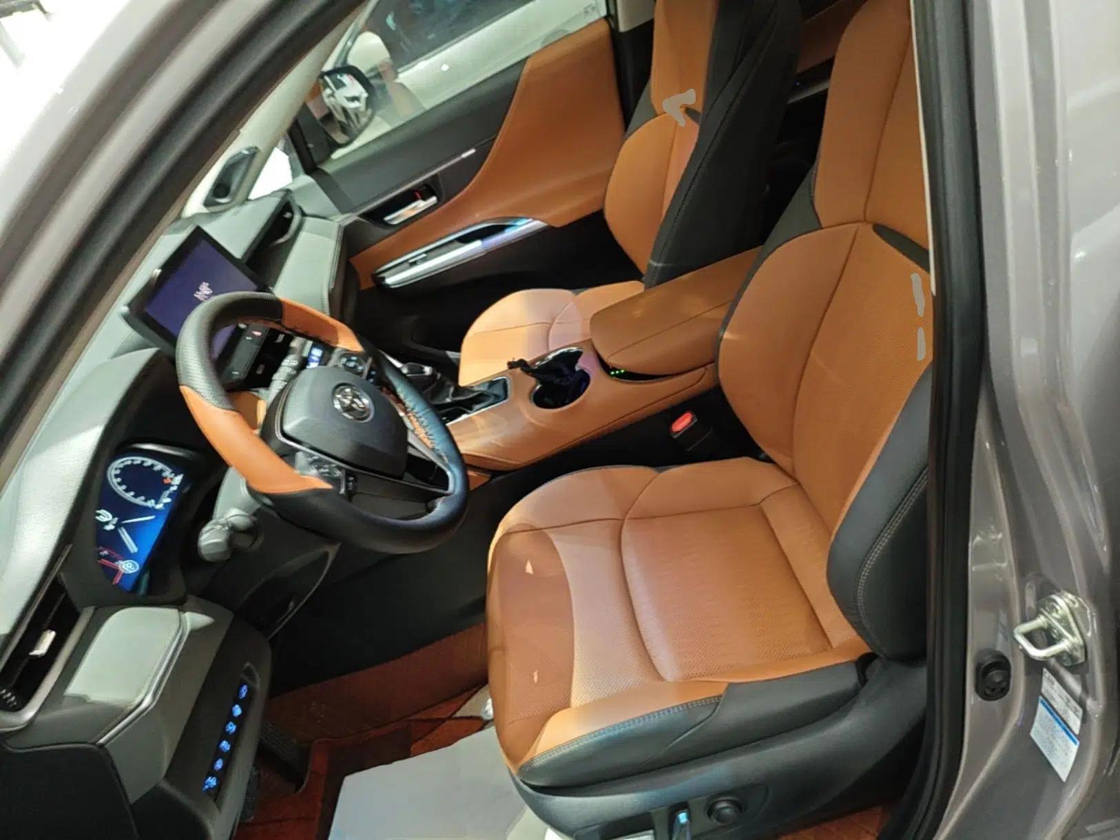 Toyota Venza 2022 2.0L CVT Four-Wheel Drive Supreme Edition — миниатюра 17