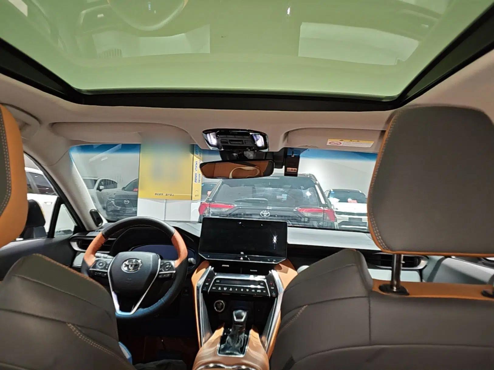 Toyota Venza 2022 2.0L CVT Four-Wheel Drive Supreme Edition — миниатюра 18