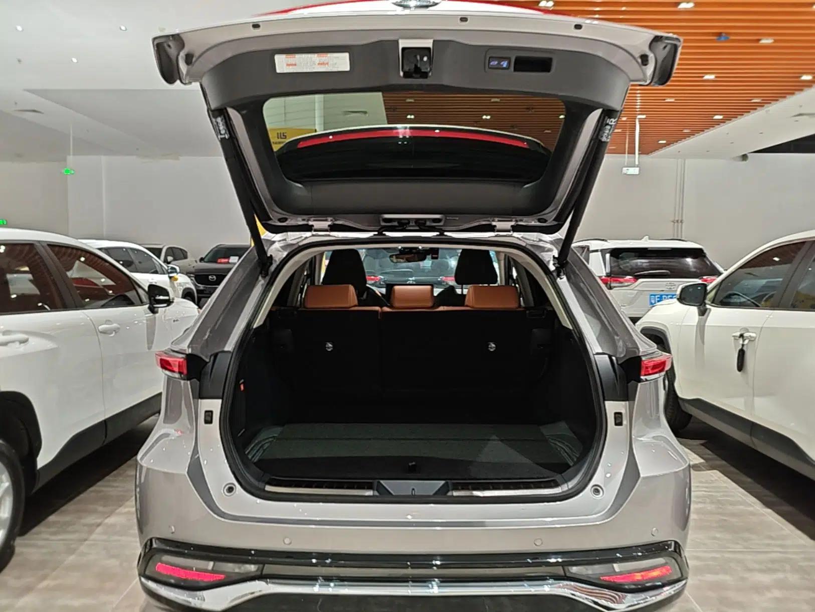 Toyota Venza 2022 2.0L CVT Four-Wheel Drive Supreme Edition — миниатюра 19