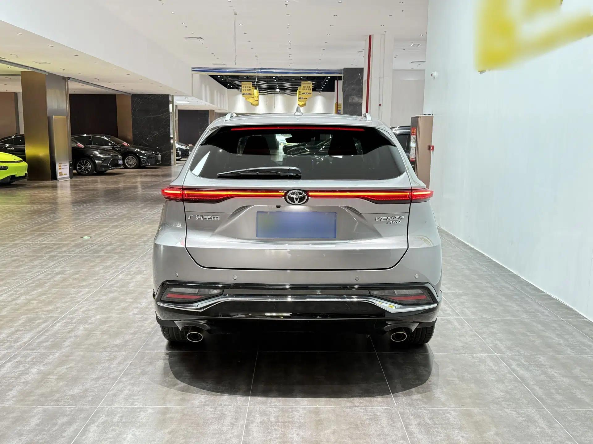 Toyota Venza 2022 2.0L CVT Four-Wheel Drive Supreme Edition — миниатюра 8