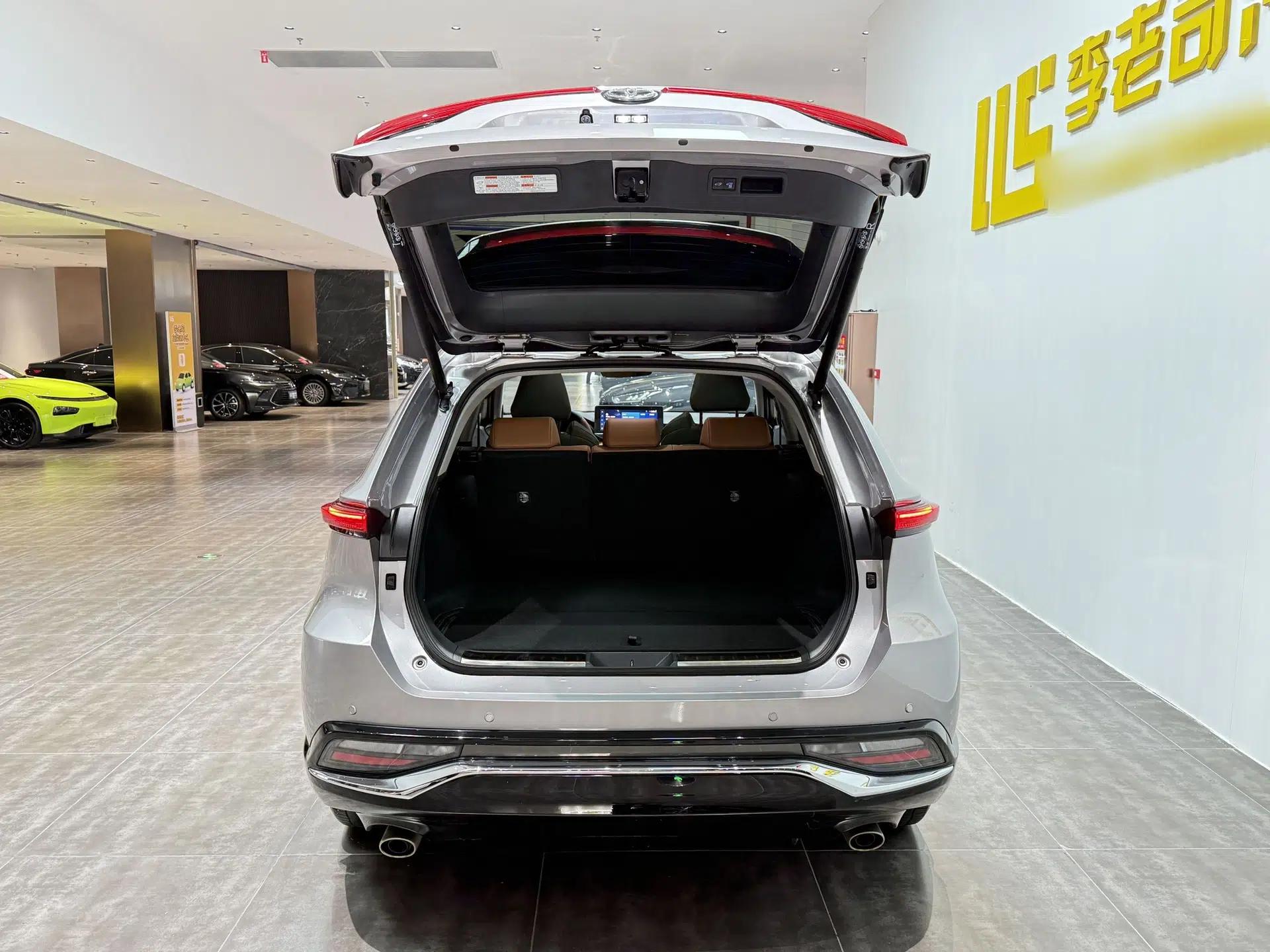 Toyota Venza 2022 2.0L CVT Four-Wheel Drive Supreme Edition — миниатюра 9