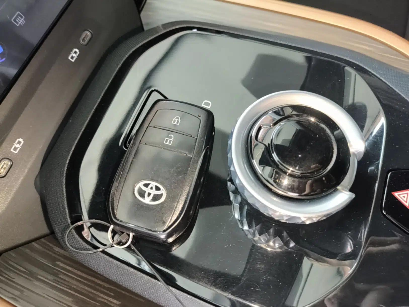 Toyota bZ3 2023 616 km Long-Range Premium — миниатюра 12