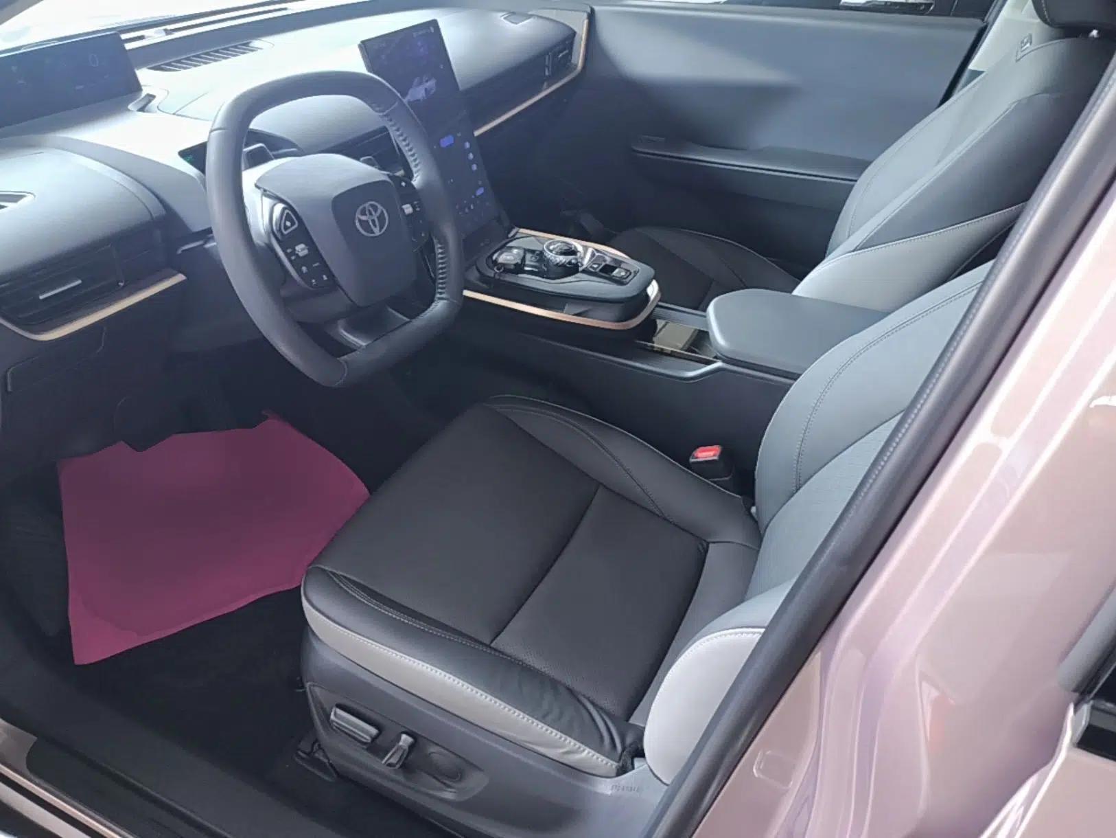 Toyota bZ3 2023 616 km Long-Range Premium — миниатюра 18