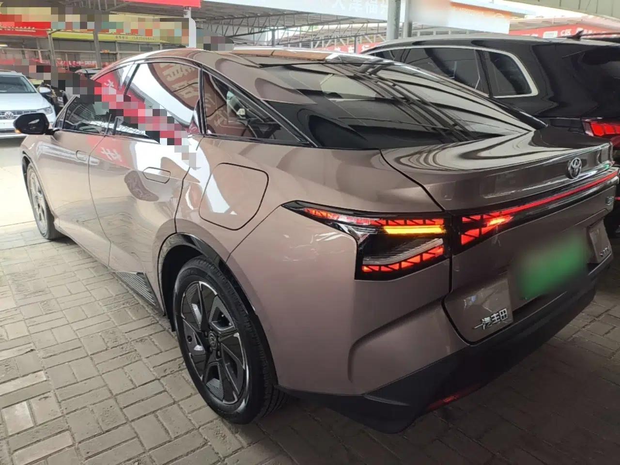 Toyota bZ3 2023 616 km Long-Range Premium — миниатюра 4