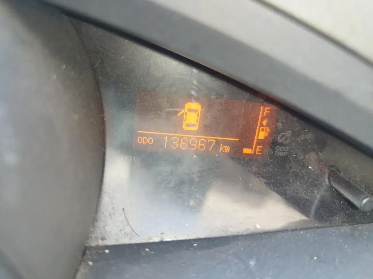 Toyota Verso 2012 180E CVT Elite Multi-Function Version — миниатюра 13
