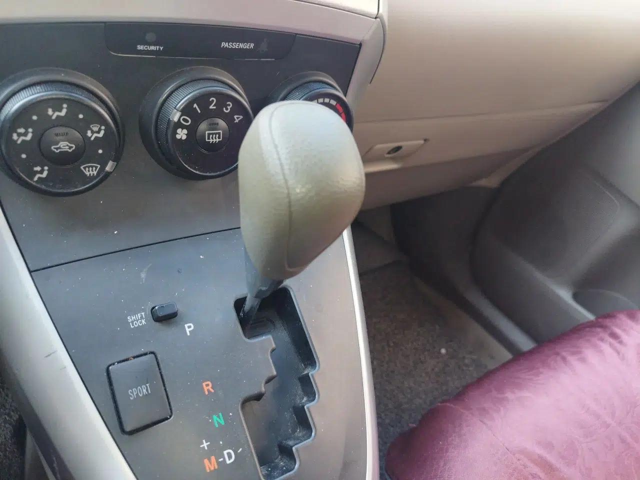 Toyota Verso 2012 180E CVT Elite Multi-Function Version — миниатюра 15