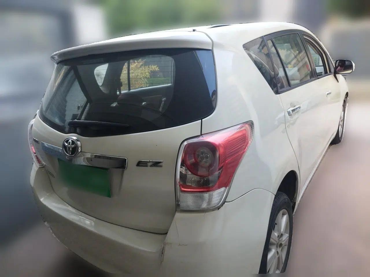 Toyota Verso 2012 180E CVT Elite Multi-Function Version — миниатюра 6