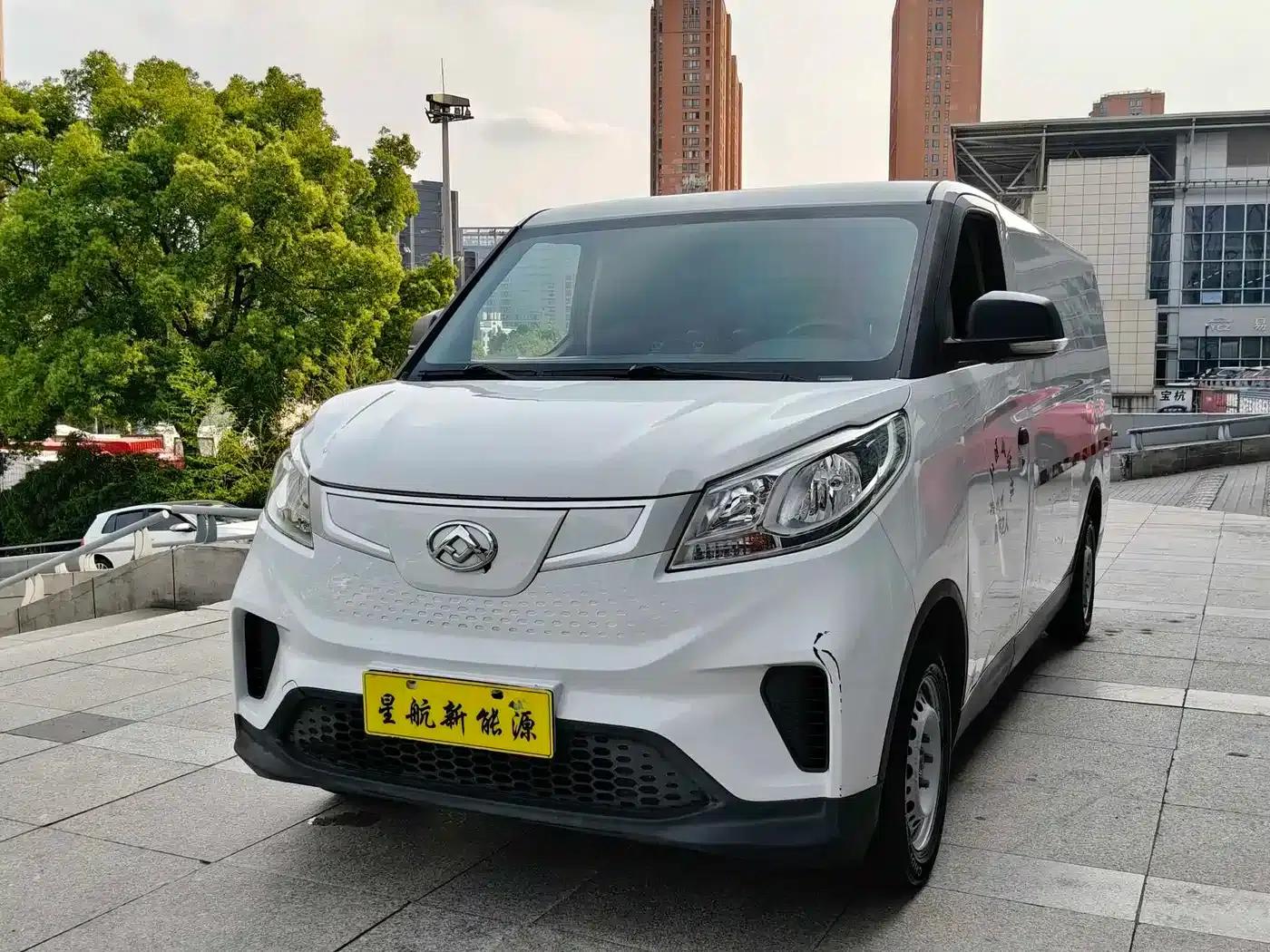Maxus EV30 2022: Pure Electric Intelligent Logistics Expert - Long Wheelbase Guoxuan — миниатюра 1