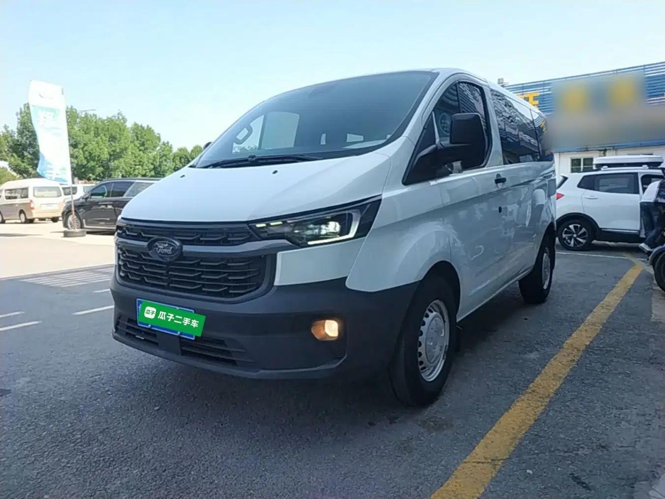 Ford Transit 2023 2.0T Diesel Manual Multifunction Commercial Vehicle Short Wheelbase Low Roof 5/6 Seats — миниатюра 1