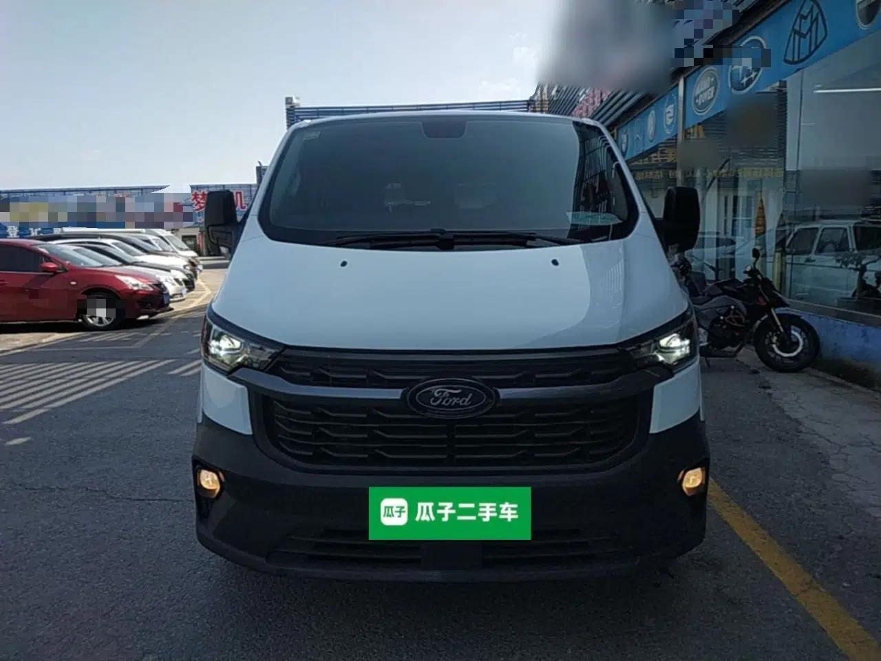 Ford Transit 2023 2.0T Diesel Manual Multifunction Commercial Vehicle Short Wheelbase Low Roof 5/6 Seats — миниатюра 2
