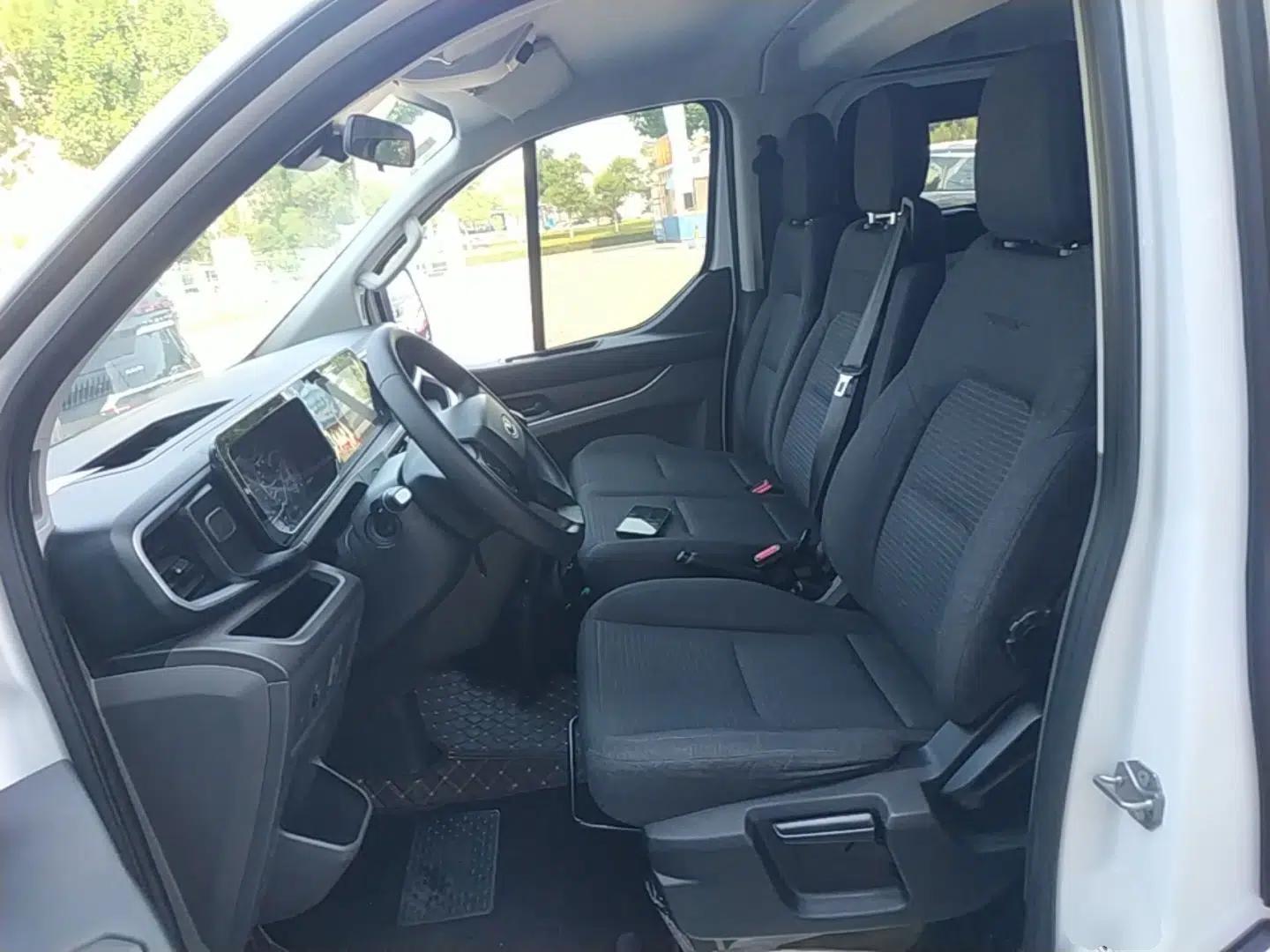 Ford Transit 2023 2.0T Diesel Manual Multifunction Commercial Vehicle Short Wheelbase Low Roof 5/6 Seats — миниатюра 18