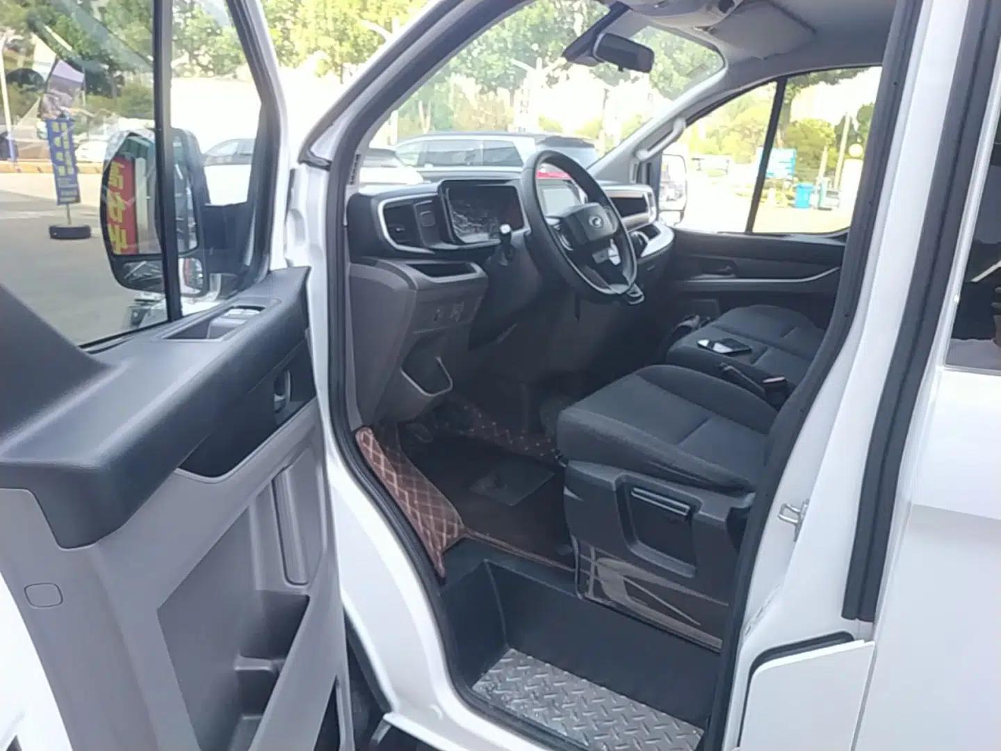 Ford Transit 2023 2.0T Diesel Manual Multifunction Commercial Vehicle Short Wheelbase Low Roof 5/6 Seats — миниатюра 19