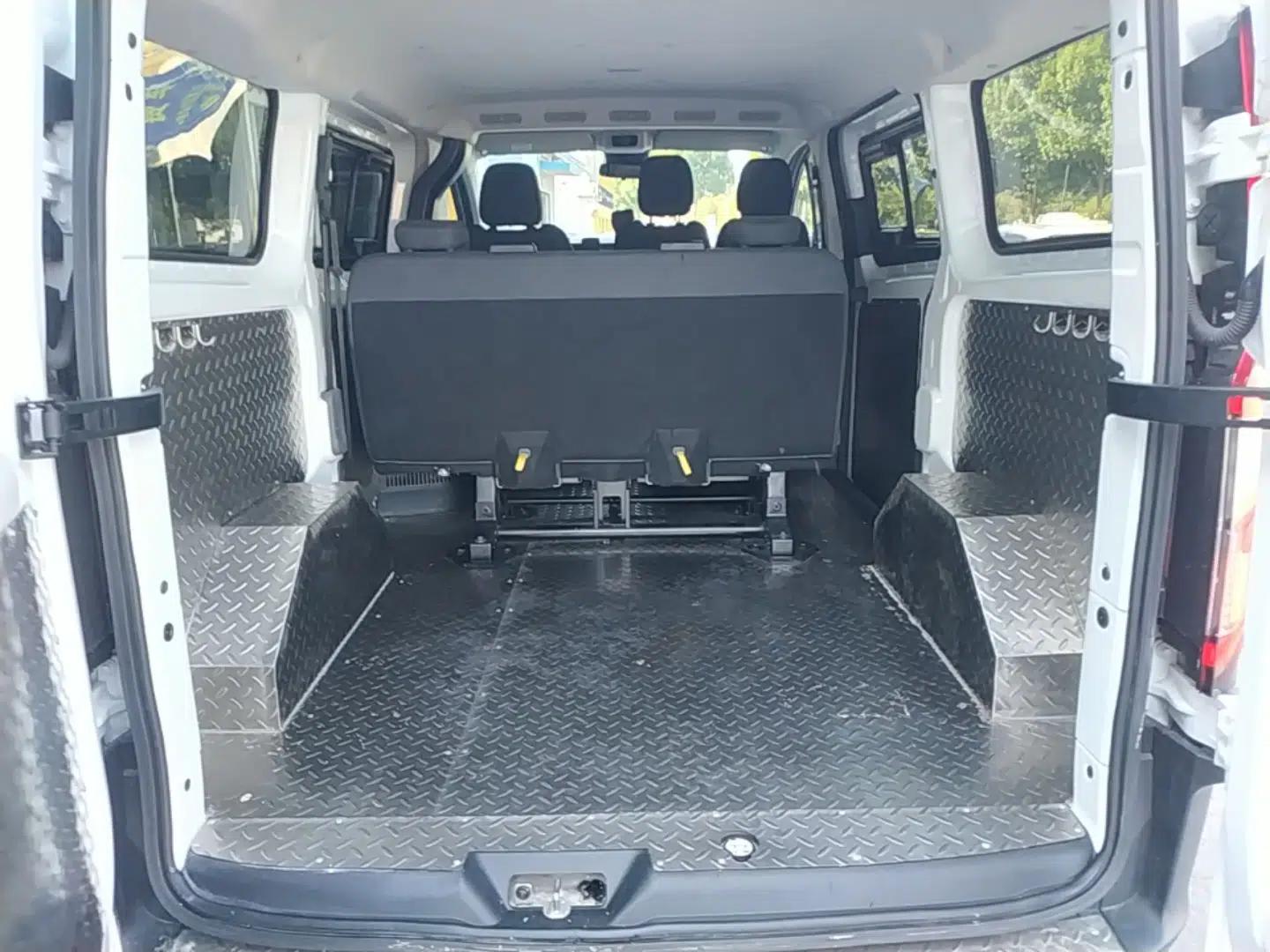 Ford Transit 2023 2.0T Diesel Manual Multifunction Commercial Vehicle Short Wheelbase Low Roof 5/6 Seats — миниатюра 22